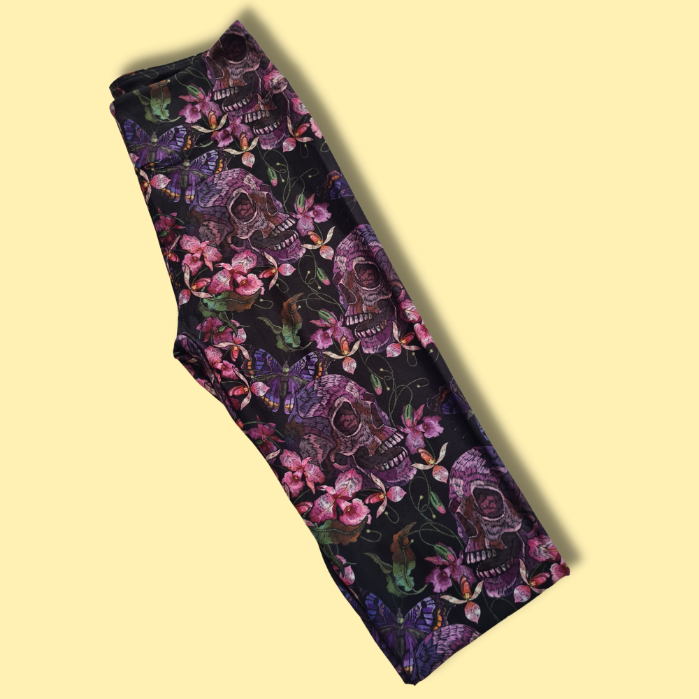 Stitched Skulls Capri Yoga Band