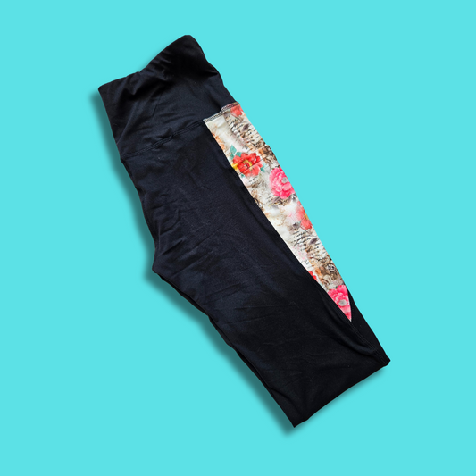 Black Leggings w/ Patterned Pockets - Poems