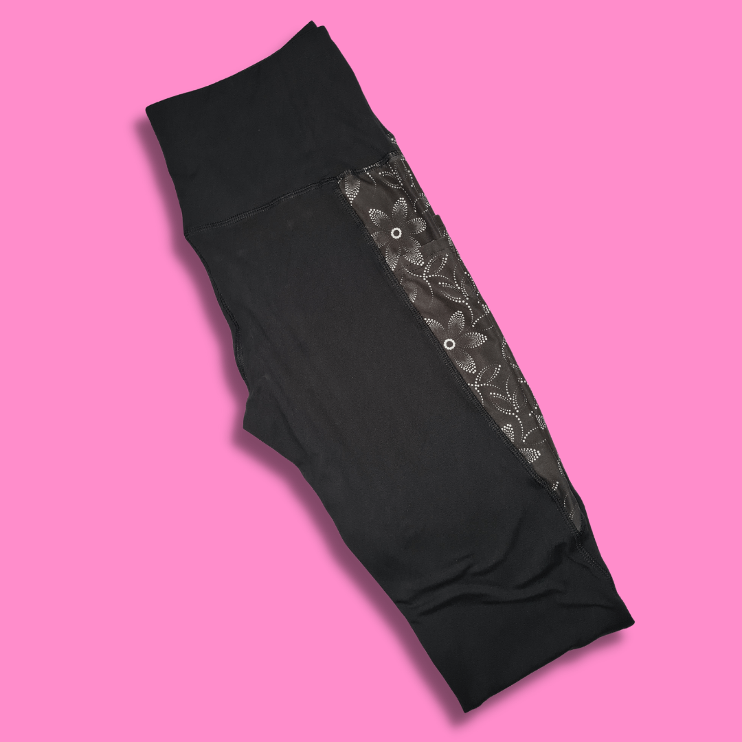 Black w/ Dotted Flowers Pockets Capri