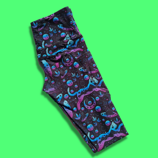 Cat Universe Capri Leggings w/ Pockets